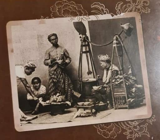 Foto sejarah penjual Nasi Gandul era 1940-an